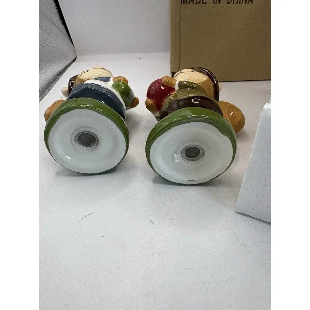 Pilgrim Squirrels Ceramic High Gloss Salt And Pepper Shaker’s Thanksgiving NIB